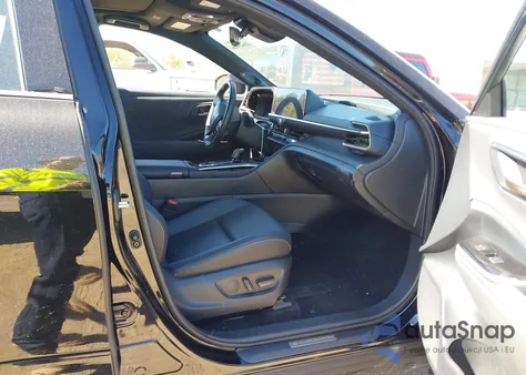 2024 Toyota Crown Xle z USA, uszkodzony, nr VIN JTDAAAAF3R3028252